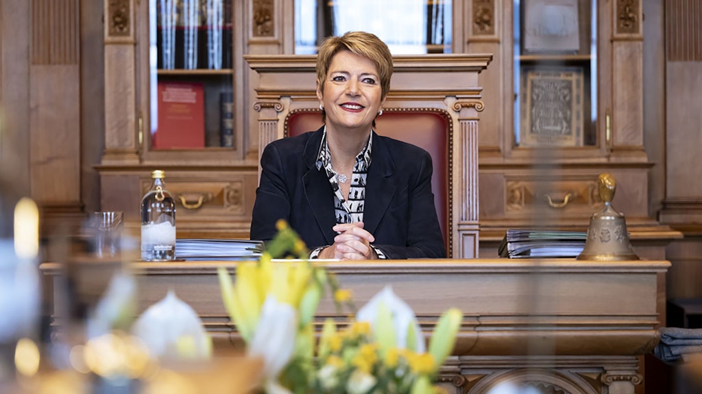 La presidente della Confederazione Karin Keller-Sutter durante la prima seduta ufficiale del Consiglio federale del 2025.