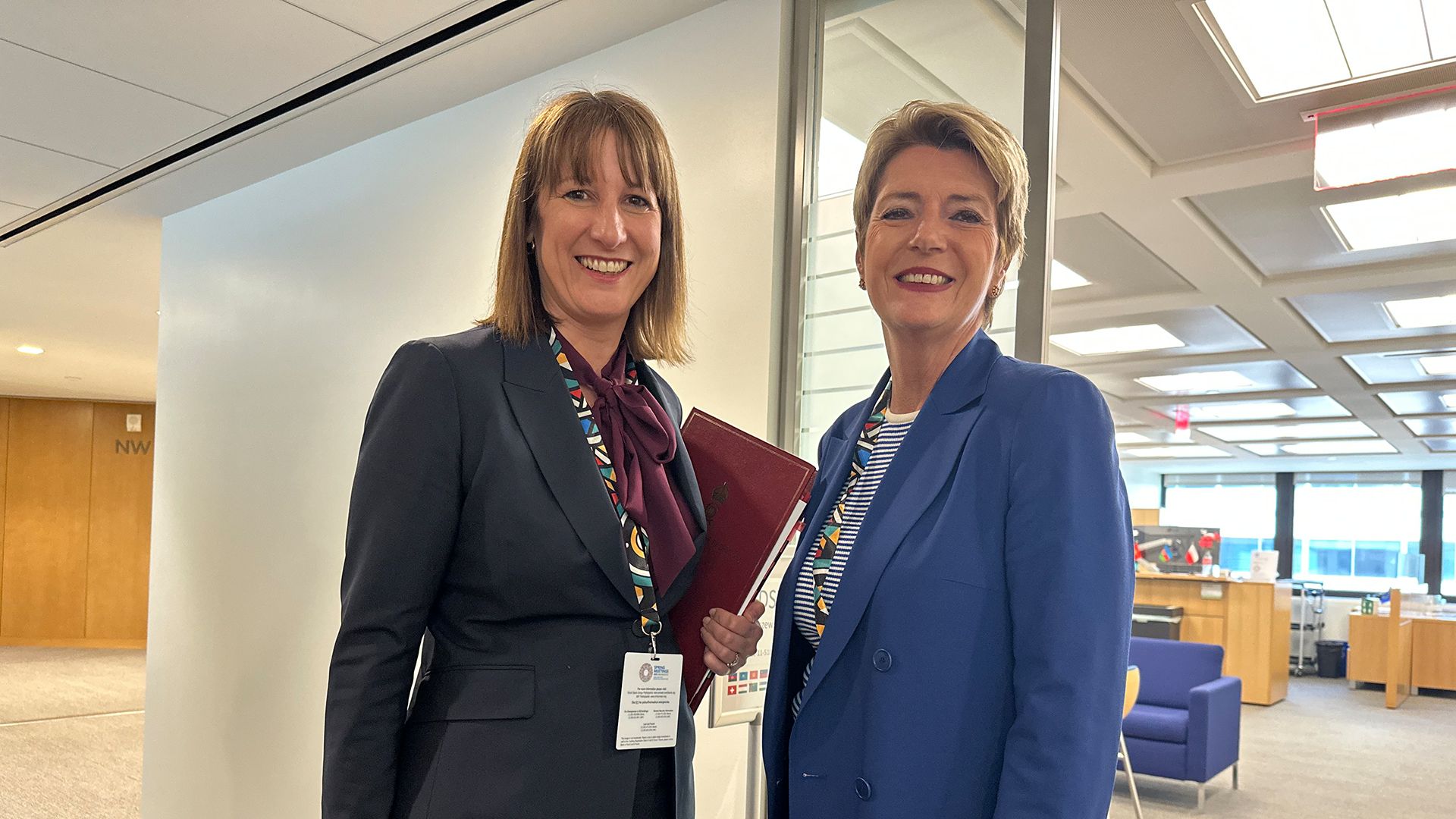 Bundesrätin Karin Keller-Sutter mit Rachel Reeves, Schatzkanzlerin des Vereinigten Königreich