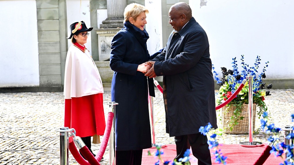 Bundespräsidentin Karin Keller-Sutter trifft den südafrikanischen Präsidenten Cyril Ramaphosa während seines Staatsbesuchs in der Schweiz.