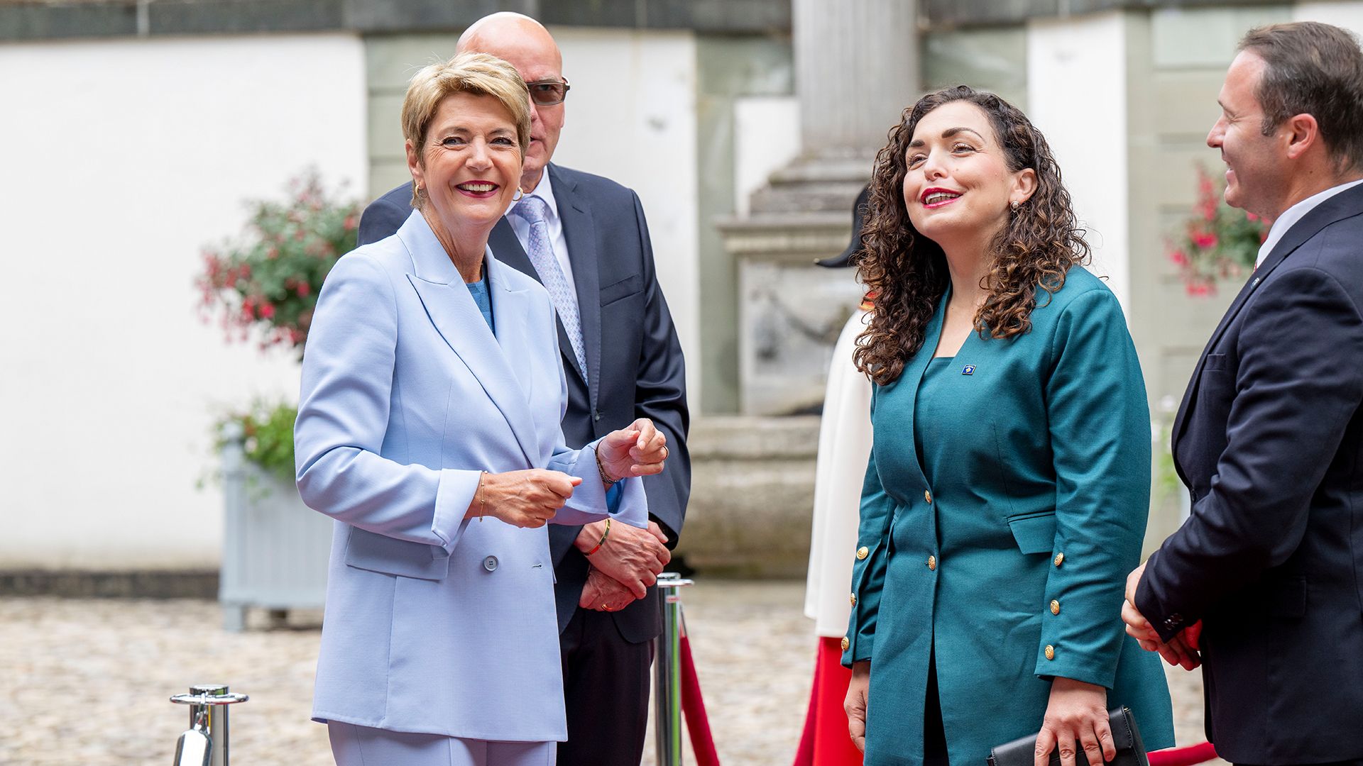 Bundespräsidentin Karin Keller-Sutter empfängt die Präsidentin des Kosovo, Vjosa Osmani Sadriu, im Lohn