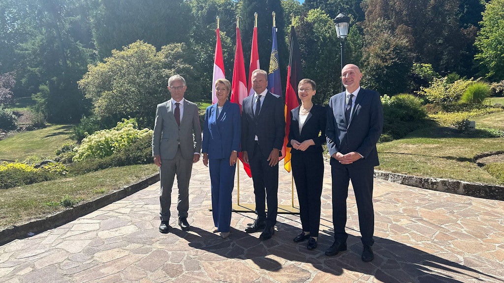 Gruppenfoto des Treffen der Finanzministerinnen und Finanzminister der deutschsprachigen Länder 