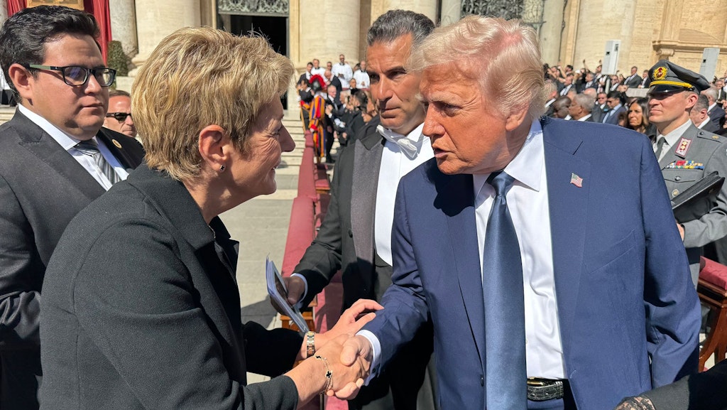 Bundespräsidentin Karin Keller-Sutter mit Donald Trump, Präsident der Vereinigten Staaten
