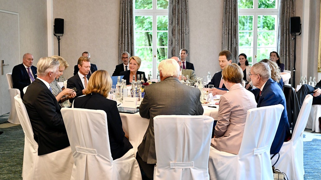 Confederation President Karin Keller-Sutter at the table with the heads of state of the German-speaking countries
