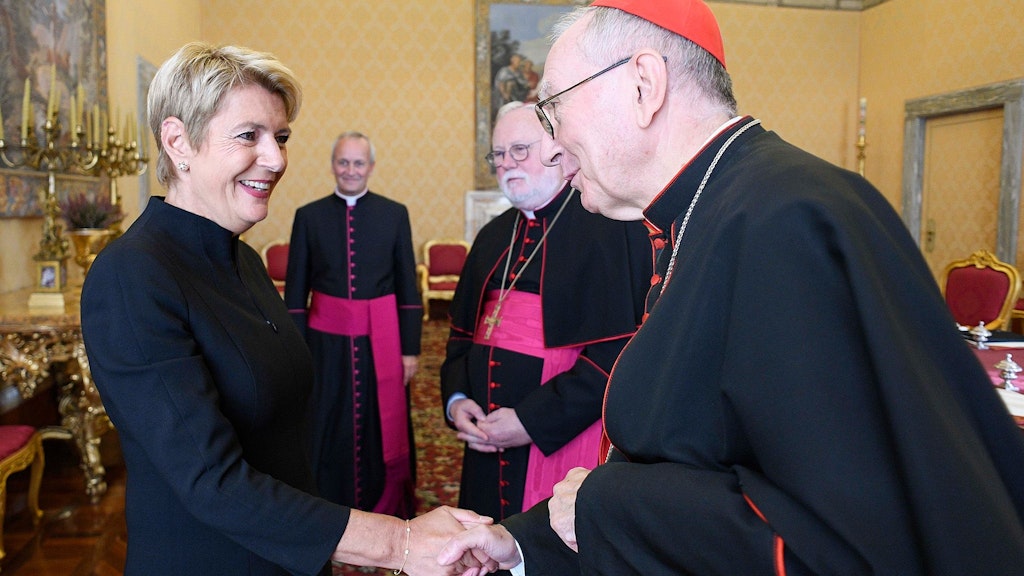 La présidente de la Confédération Karin Keller-Sutter rencontre le cardinal Pietro Parolin, secrétaire d'État du Saint-Siège