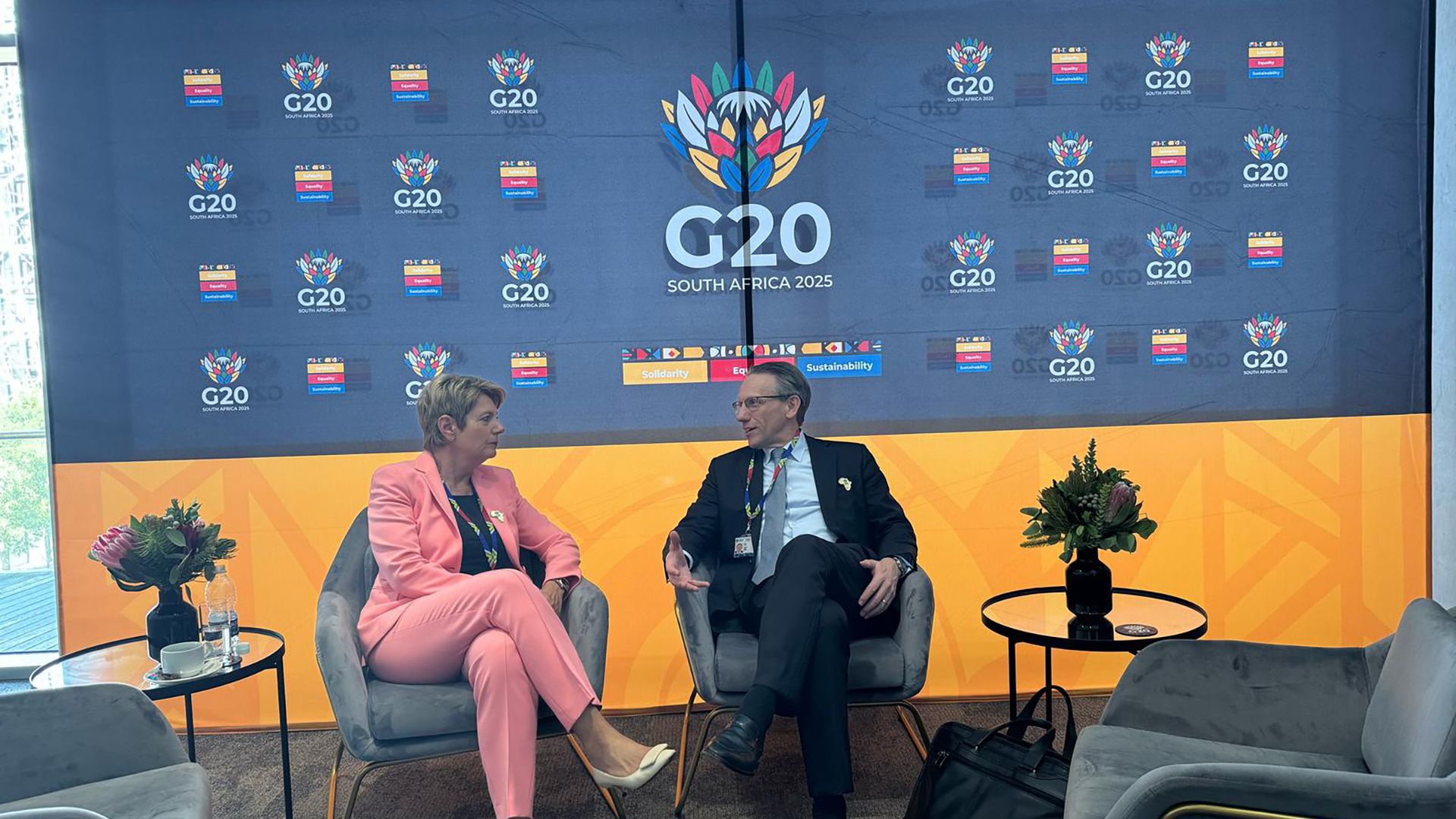 La conseillère fédérale Karin Keller-Sutter avec Jörg Kukies, ministre des Finances de l'Allemagne