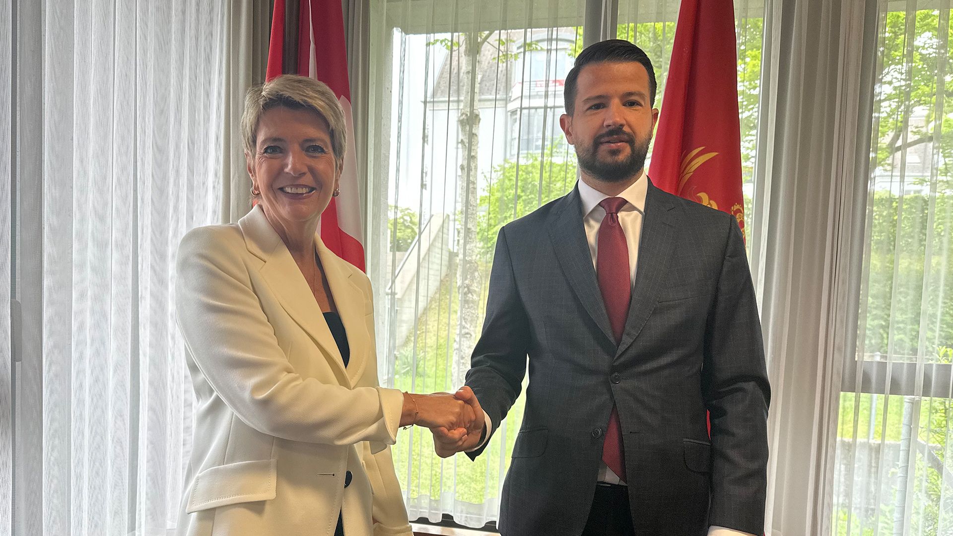 La présidente de la Confédération suisse Karin Keller-Sutter avec le président du Monténégro Jakov Milatović