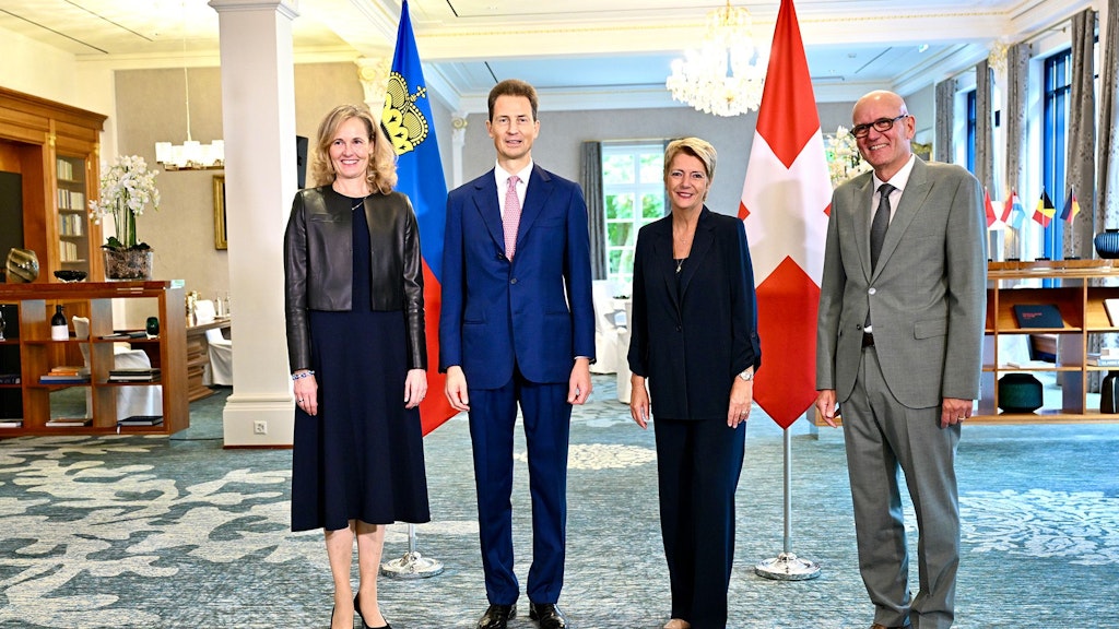 La présidente de la Confédération Karin Keller-Sutter accueille Luigi du Liechtenstein, prince régent du Liechtenstein