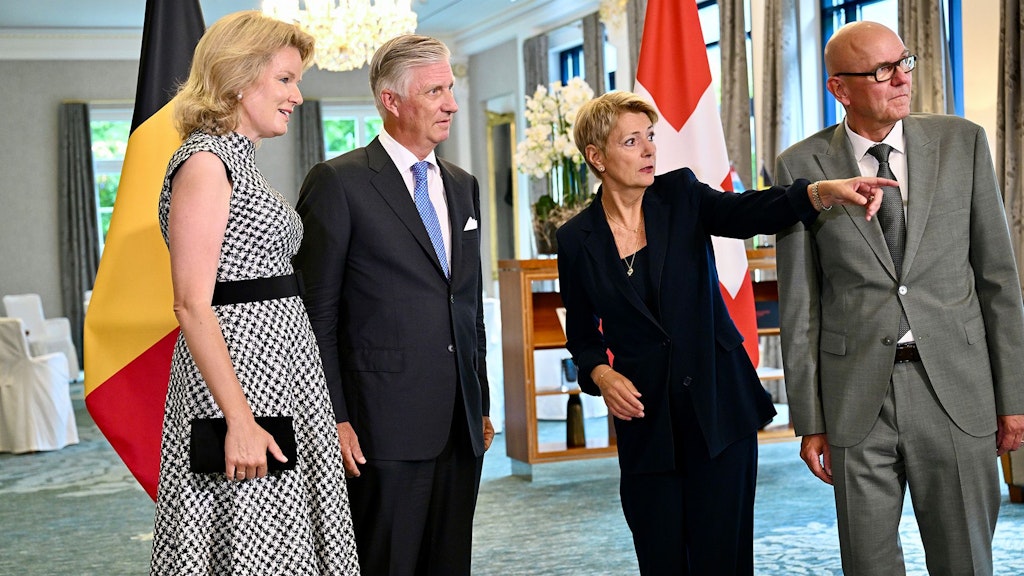 La présidente de la Confédération Karin Keller-Sutter accueille le roi Philippe de Belgique