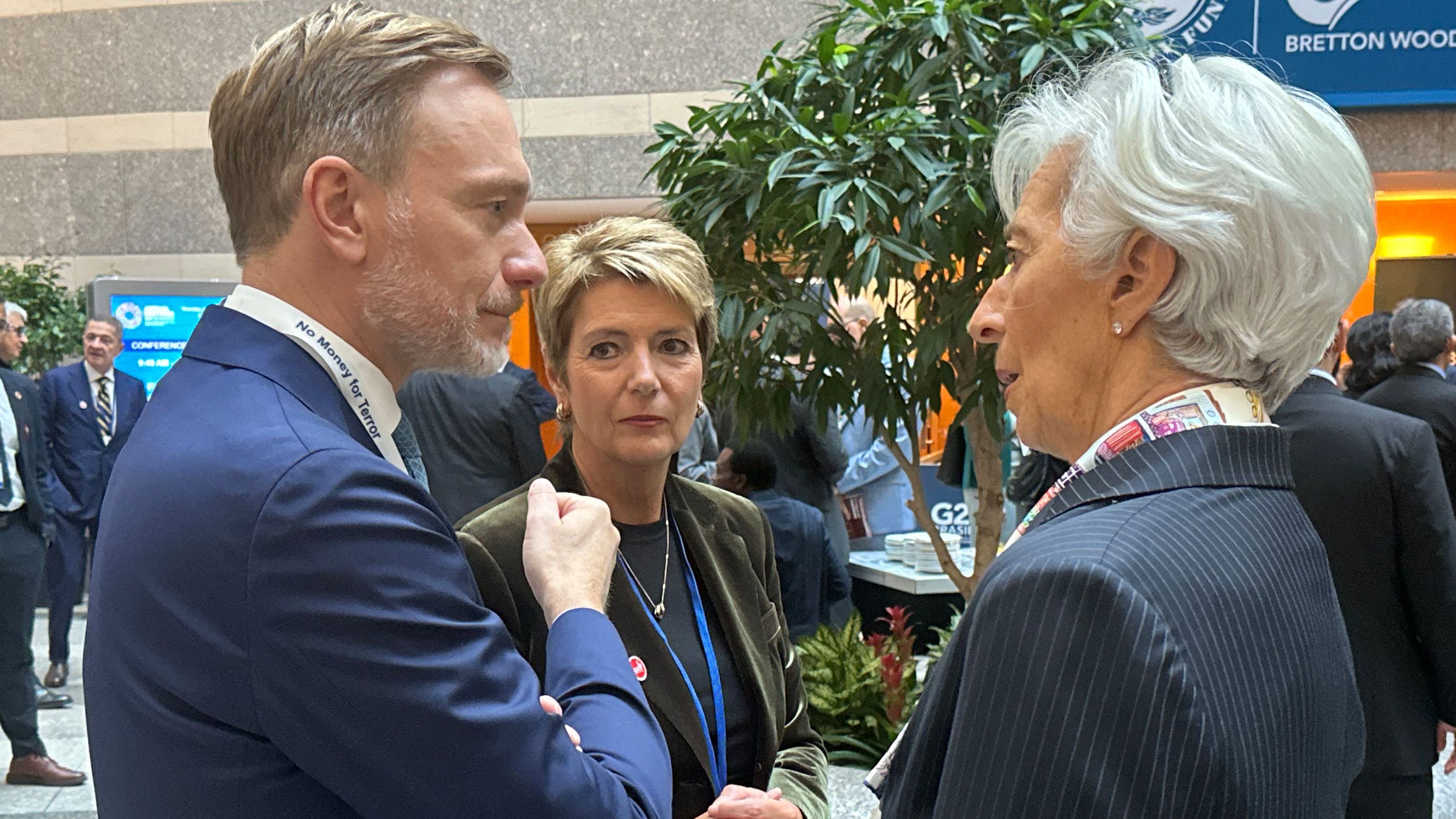 La Conseillère fédérale Karin Keller-Sutter avec Christine Lagarde, présidente de la BCE et Christian Lindner, ministre fédéral des Finances allemand