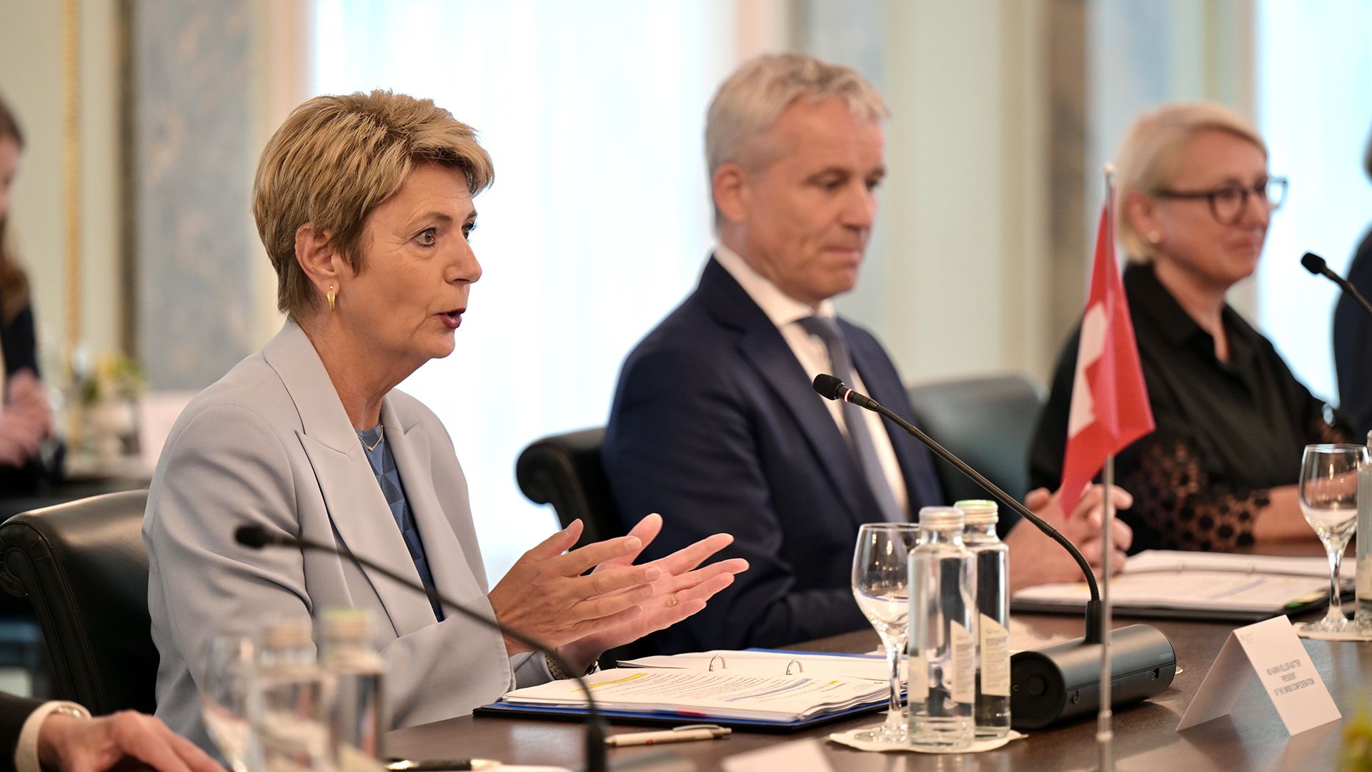 La présidente de la Confédération Karin Keller-Sutter s'entretient avec la présidente du Kosovo Vjosa Osmani Sadriu