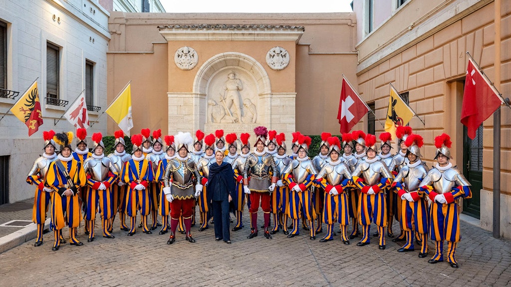 La présidente de la Confédération Karin Keller-Sutter participe à la cérémonie de prestation de serment de la Garde suisse