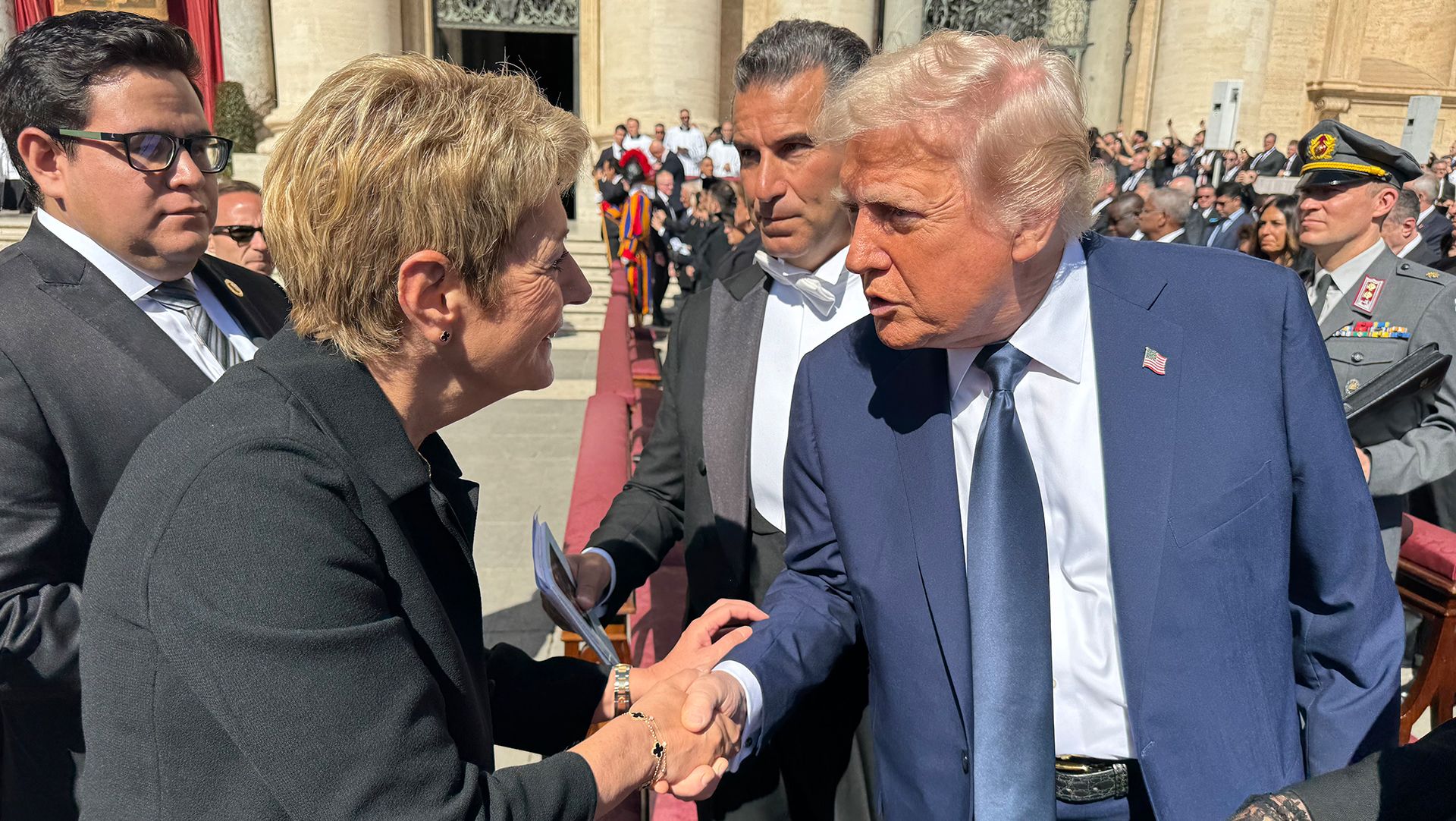 La présidente de la Confédération Karin Keller-Sutter avec Donald Trump, président des États-Unis