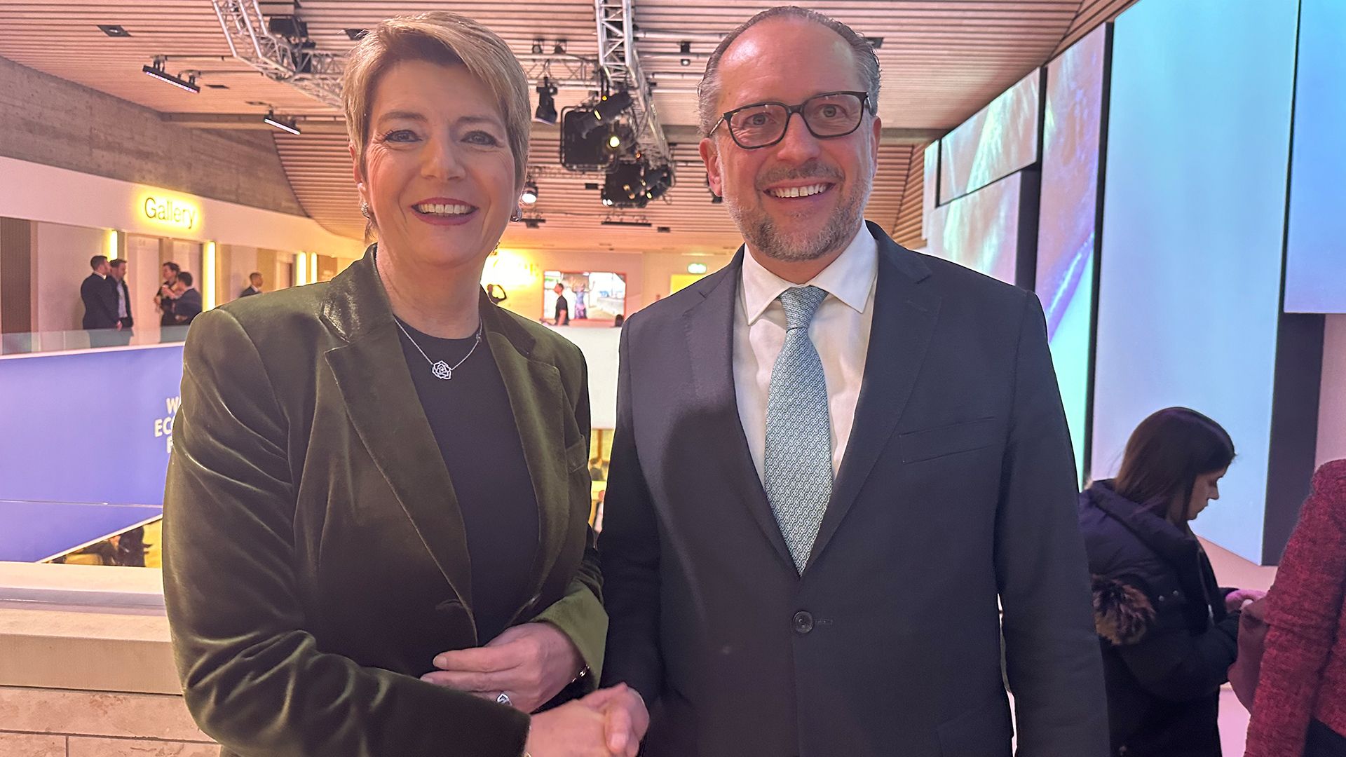 Karin Keller-Sutter avec Alexander Schallenber, chancelier autrichien, WEF 2025 à Davos