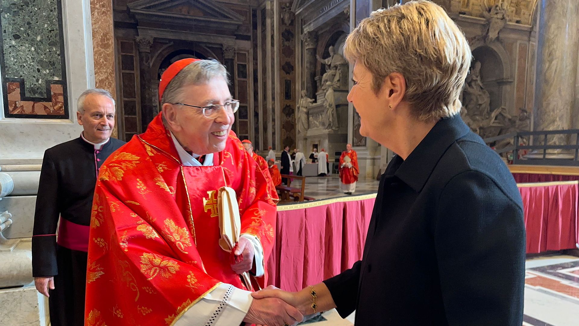 La présidente de la Confédération Karin Keller-Sutter avec le cardinal suisse Kurt Koch