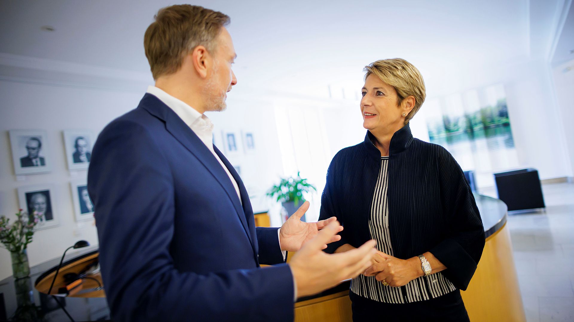 La conseillère fédérale Karin Keller-Sutter avec Christian Lindner