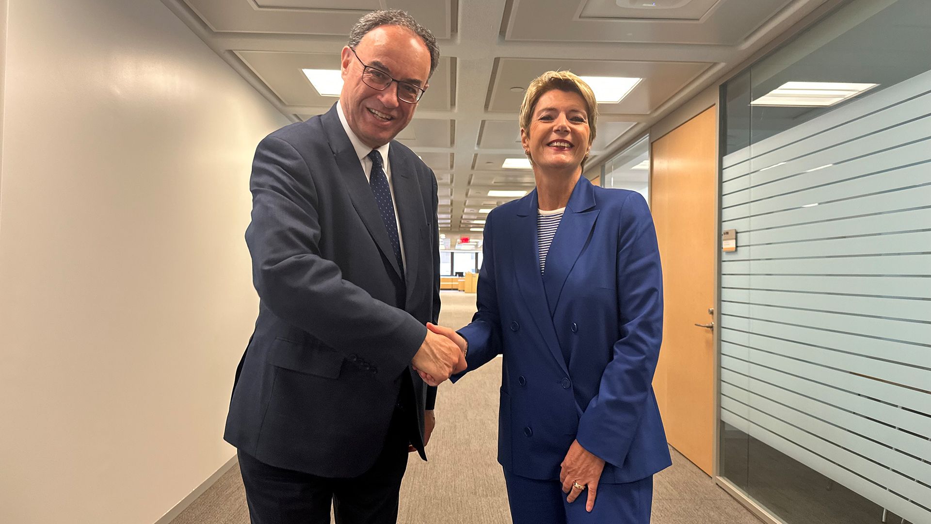 La consigliera federale Karin Keller-Sutter con Andrew Bailey, governatore della Banca d'Inghilterra