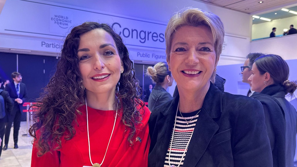 La consigliera federale Karin Keller-Sutter con Vjosa Osmani, presidente della Repubblica del Kosovo.