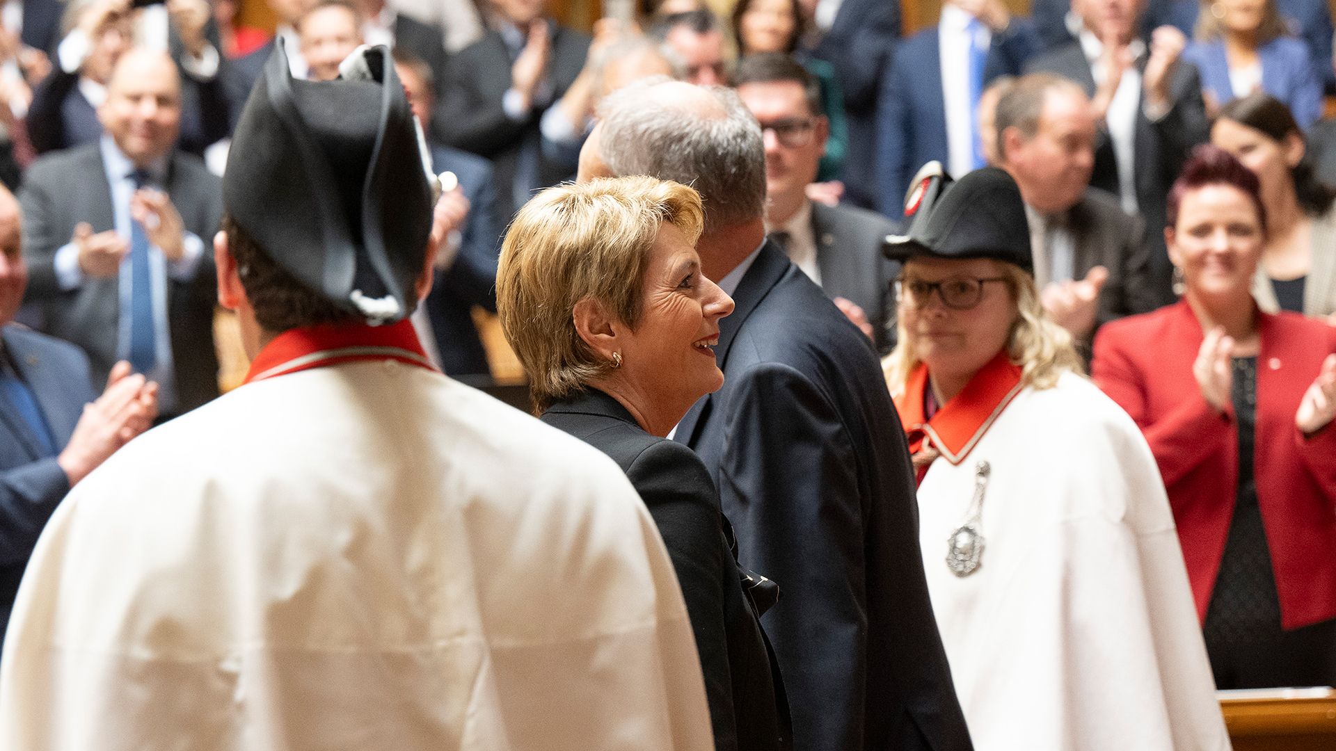 La neoeletta Presidente della Confederazione Svizzera Karin Keller-Sutter arriva in Parlamento