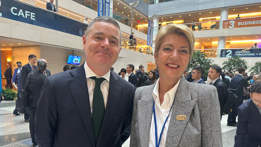 La consigliera federale Karin Keller-Sutter incontra Paschal Donohoe, ministro delle finanze irlandese agli IMF Spring Meetings 2026.