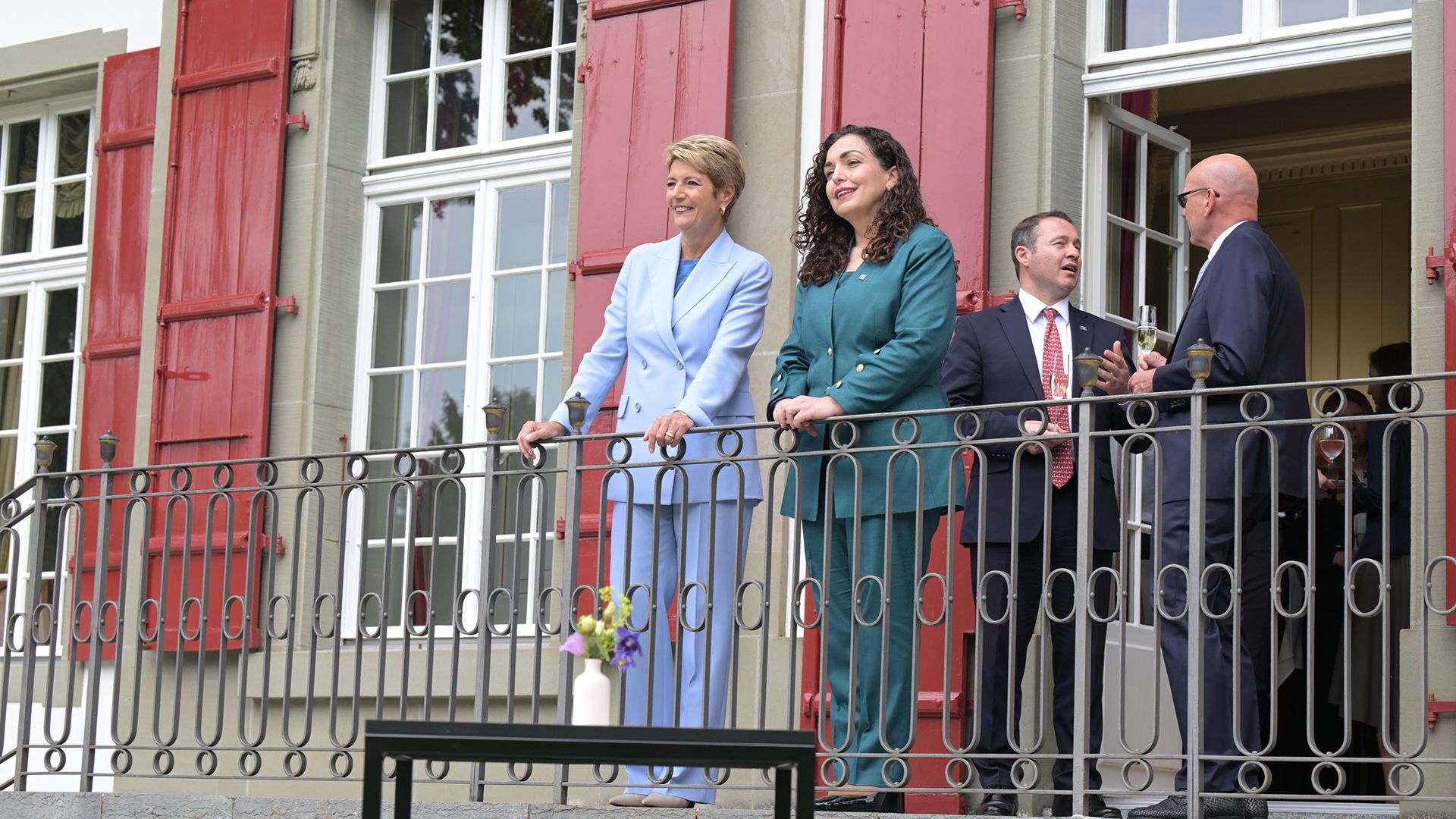 La presidente della Confederazione Karin Keller-Sutter riceve la presidente del Kosovo Vjosa Osmani Sadriu al Lohn