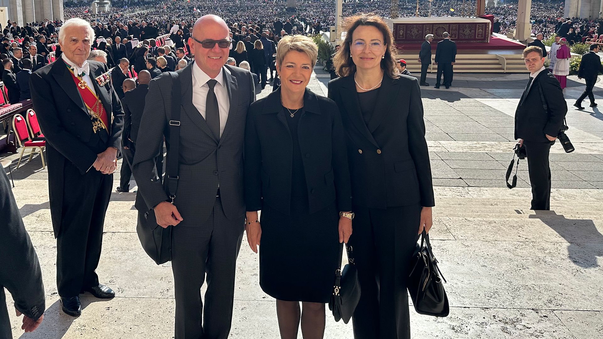 La presidente della Confederazione Karin Keller-Sutter con Manuela Leimgruber, Ambasciatrice della Svizzera presso la Santa Sede