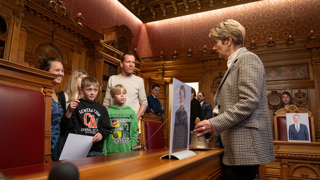 Notte dei musei con la presidente della Confederazione Karin Keller-Sutter nella sala del Consiglio federale