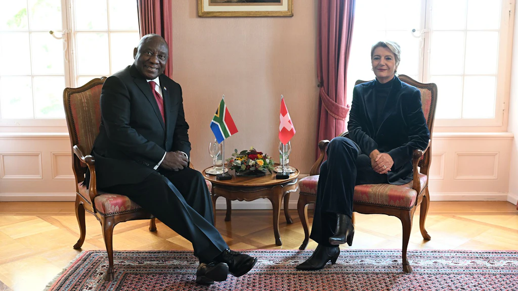 La presidente della Confederazione Karin Keller-Sutter incontra il presidente del Sudafrica Cyril Ramaphosa durante la sua visita di stato in Svizzera.