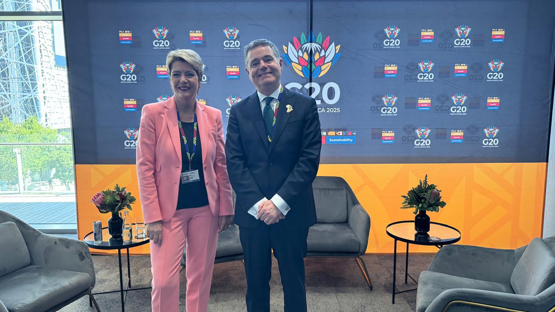 La consigliera federale Karin Keller-Sutter con Paschal Donohoe, ministro delle finanze irlandese