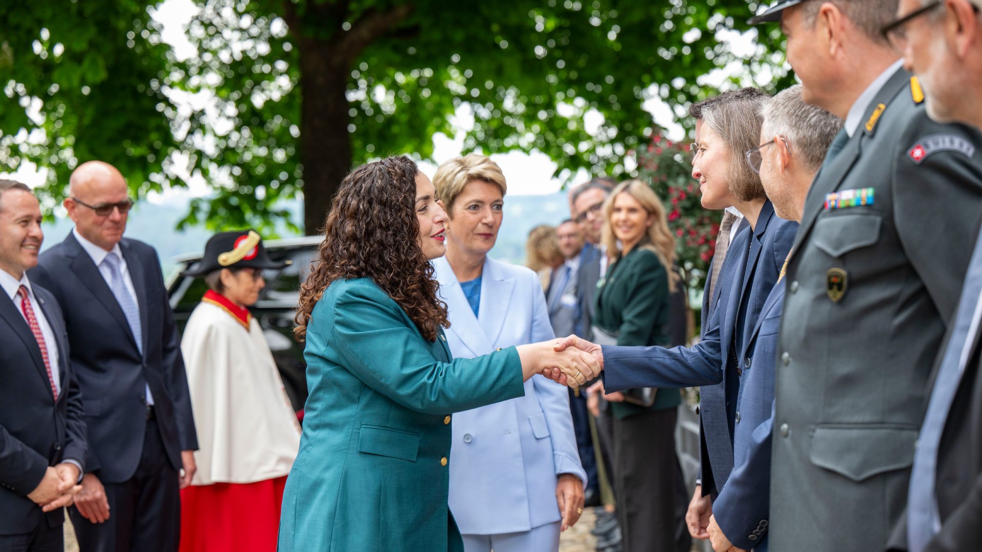 La presidente della Confederazione Karin Keller-Sutter riceve la presidente del Kosovo Vjosa Osmani Sadriu al Lohn