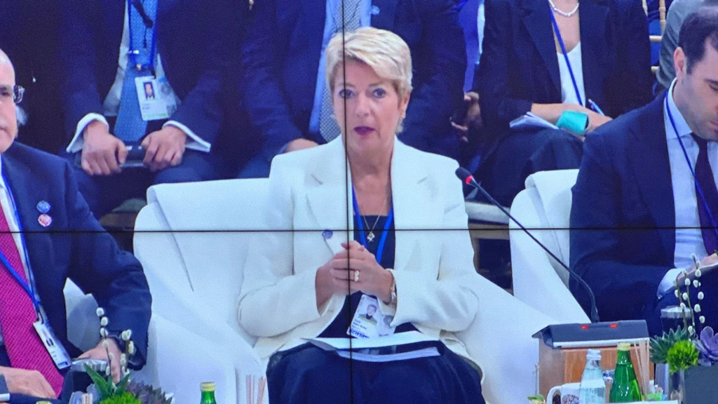 La consigliera federale Karin Keller-Sutter alla riunione plenaria del FMI.