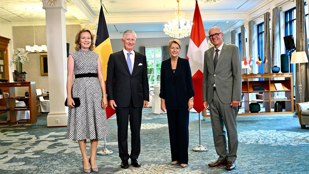 La presidente della Confederazione Karin Keller-Sutter accoglie il Re del Belgio Philippe