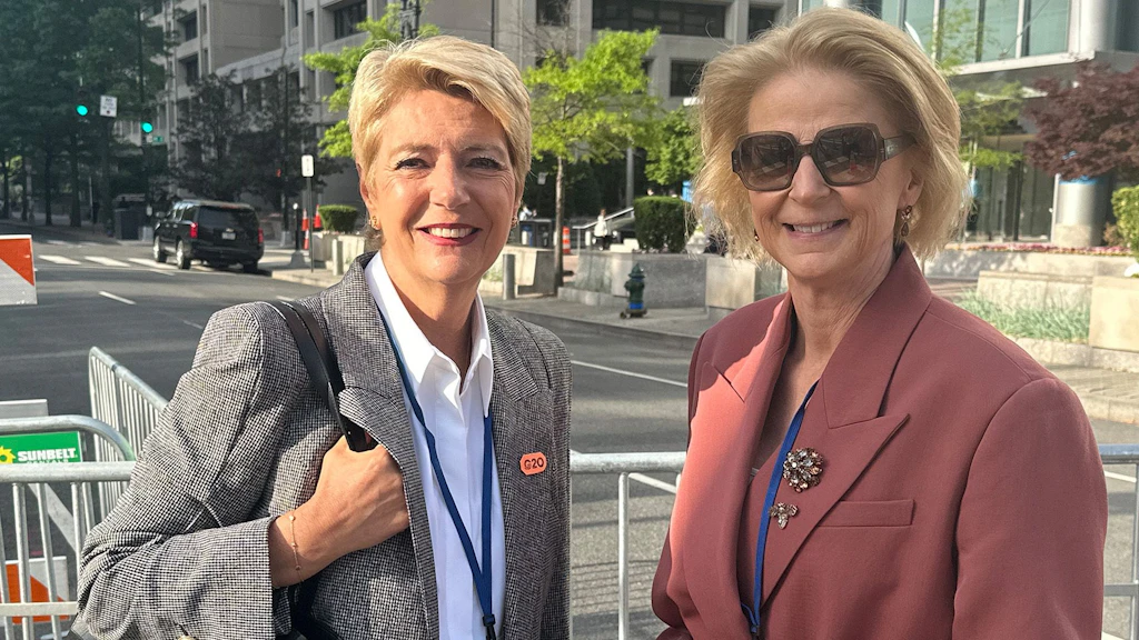La consigliera federale Karin Keller-Sutter incontra Elisabeth Svantesson, ministra delle finanze svedese agli IMF Spring Meetings 2026.