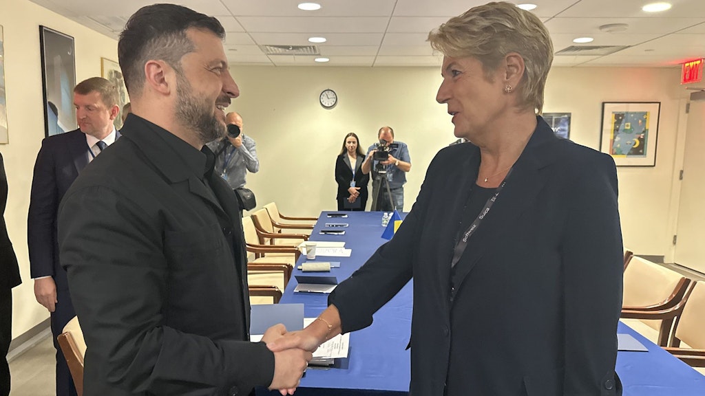 Durante l'Assemblea generale dell'ONU, la presidente della Confederazione Karin Keller-Sutter ha incontrato Volodymyr Zelens'kyj Presidente dell'Ucraina.