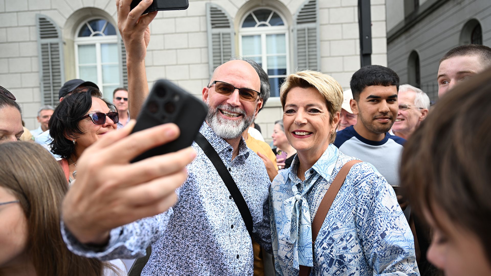 La presidente della Confederazione Karin Keller-Sutter incontra la popolazione a San Gallo