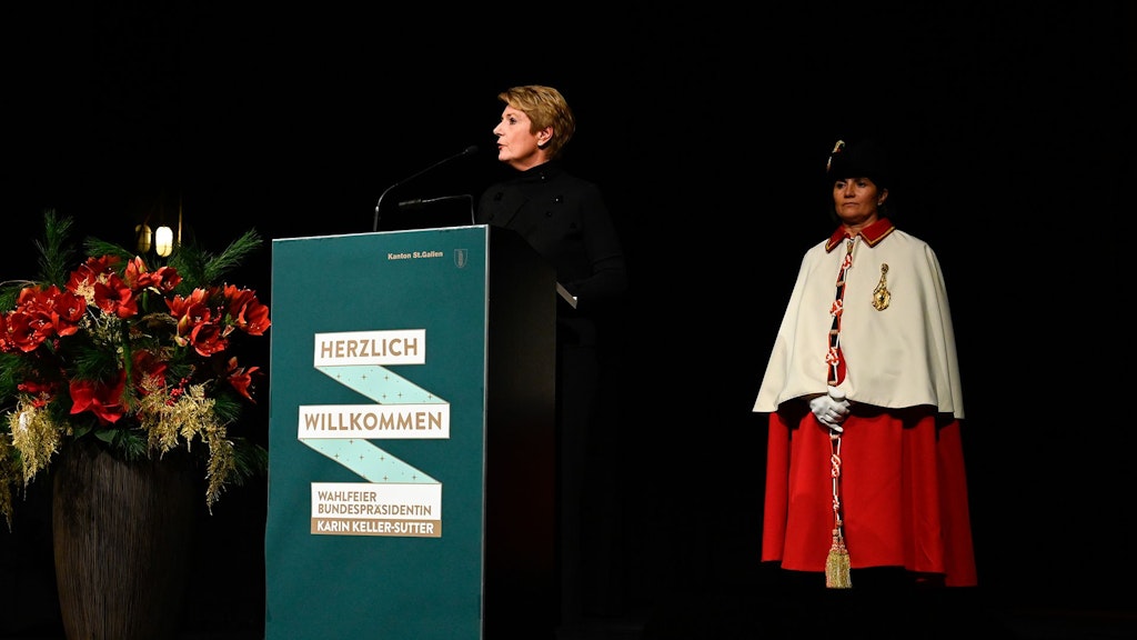 Discorso di Karin Keller-Sutter nella sala comunale di Wil durante le celebrazioni per il suo anno presidenziale 2025.
