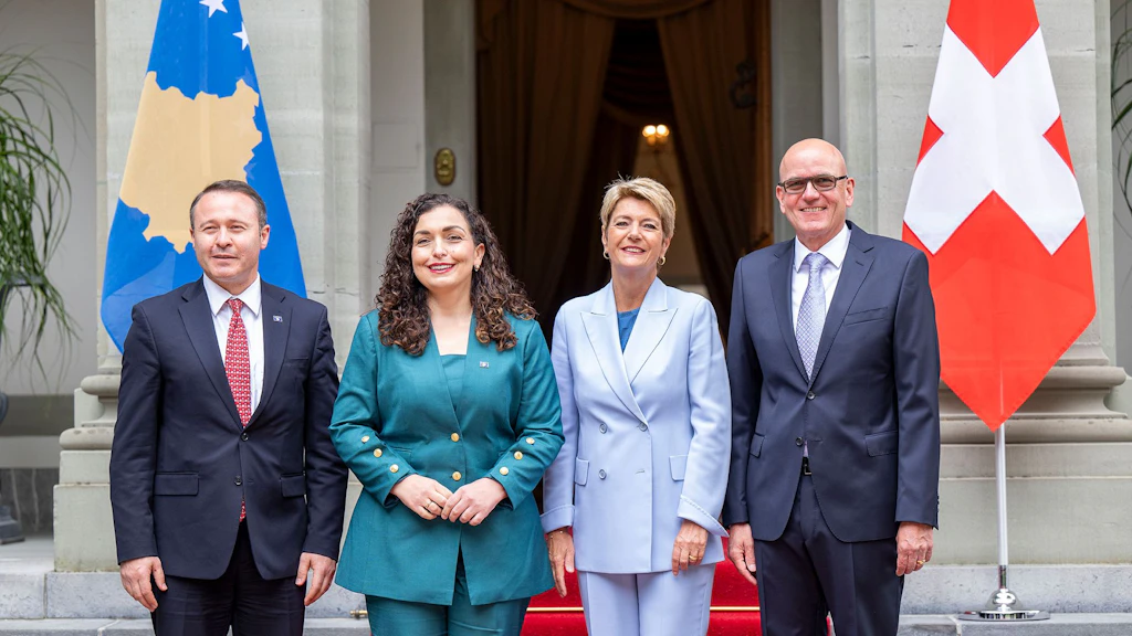 La presidente della Confederazione Karin Keller-Sutter riceve la presidente del Kosovo Vjosa Osmani Sadriu al Lohn